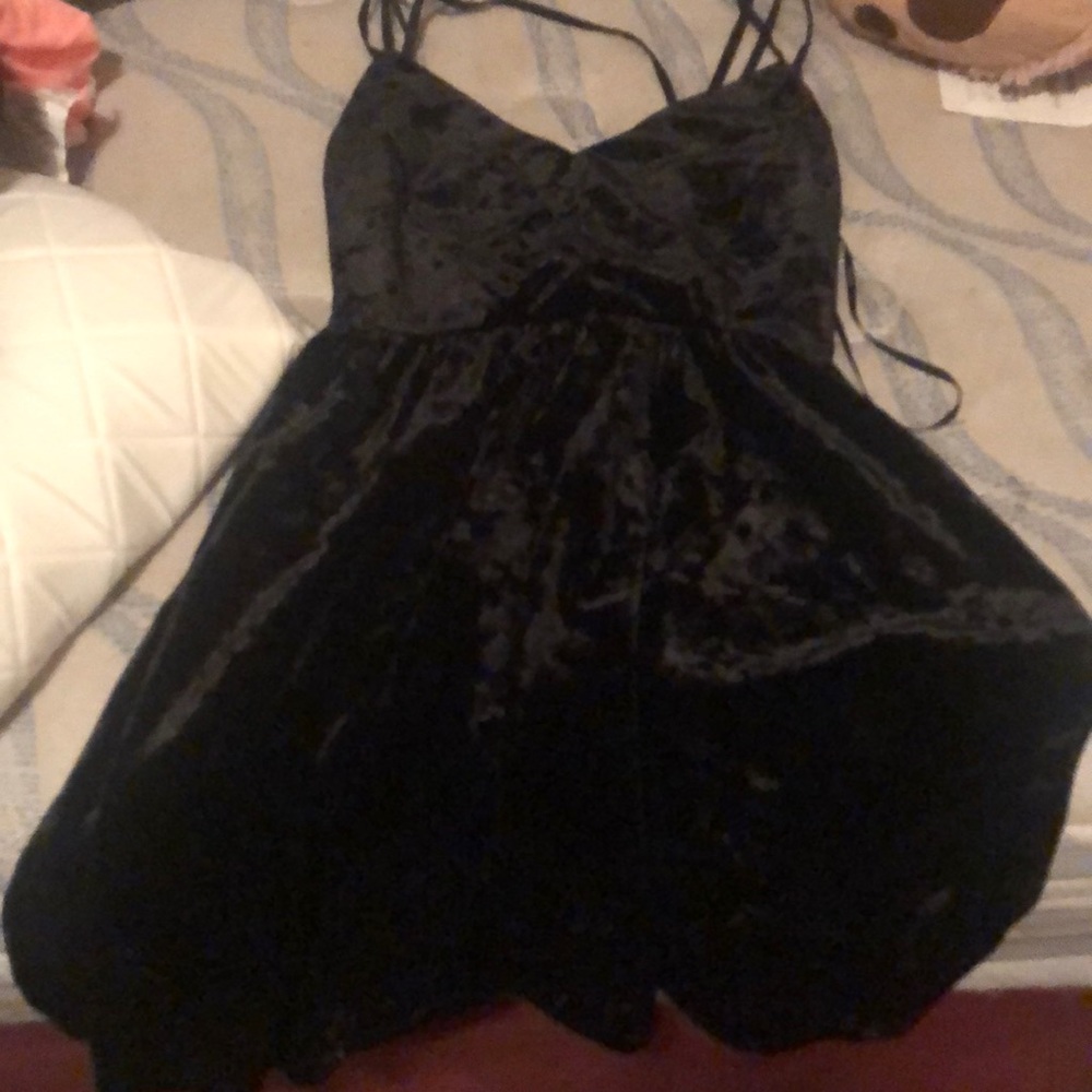 Velvet black short dress